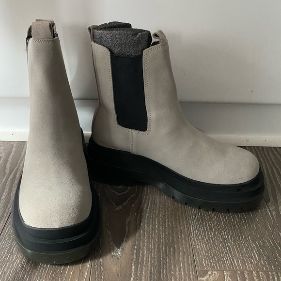 UO Chunky suede boots in gray US8 - Picture 2 of 6
